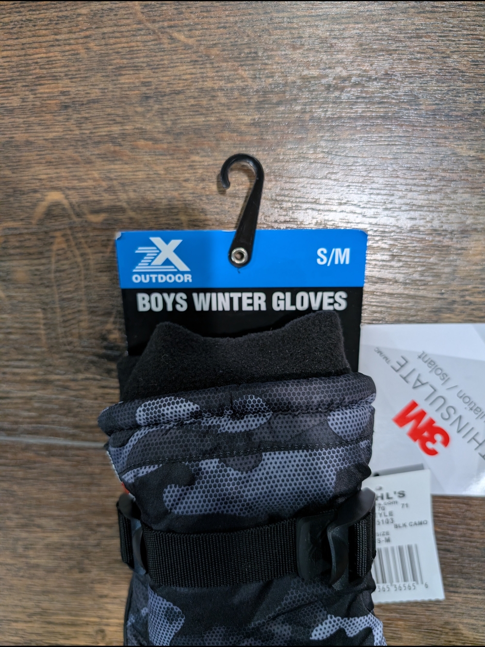 Kohl's Boys Winter Gloves in Black and Gray Camo